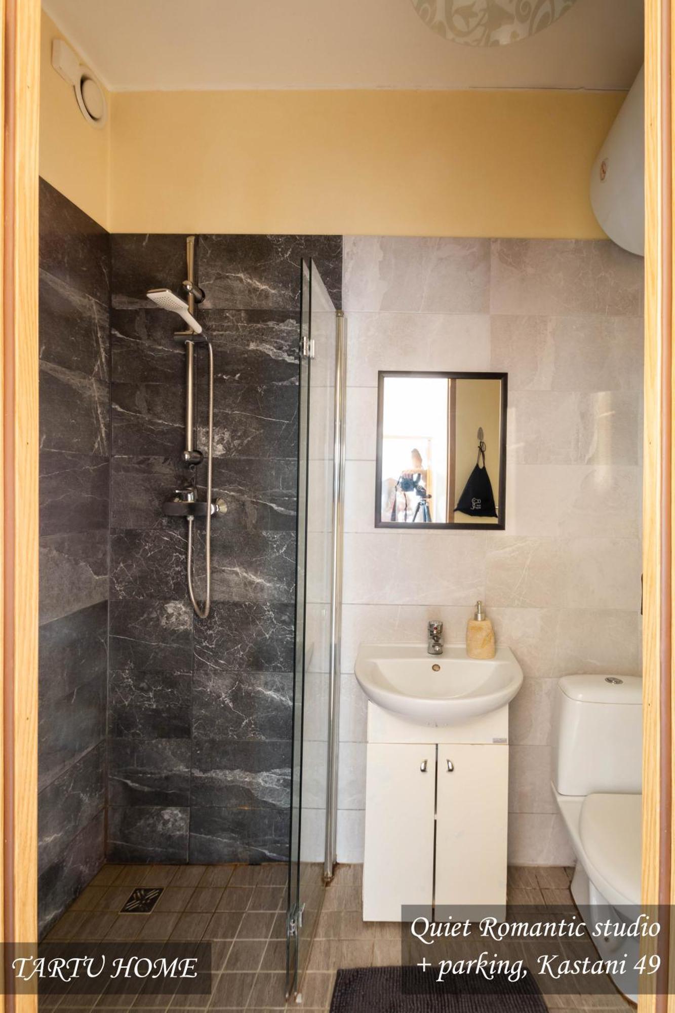 Quiet Romantic Studio Plus Parking, Tartu Home Esterno foto